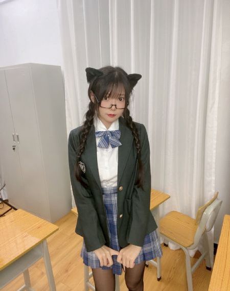 一边下奶一吃敷面膜电视剧_720在线视频播放